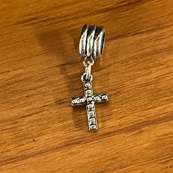 💕 3/$10 Cross Sliding Charm - Picture 3 of 4